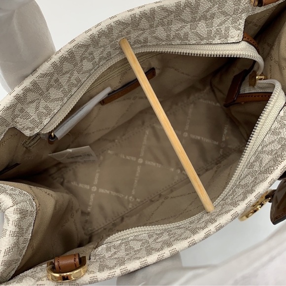 Michael Kors Mirella Small Shopper Top Zip Crossbody Bag Vanilla Logo MK
NWT - Picture 13 of 16